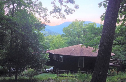 Luray Cabin | Private cabin with VIEWS FOR DAYS!
