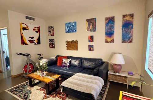 Midtown Apartment | Private Charming Midtown 1-bedroom apartment in amazing Detroit with WiFi, AC