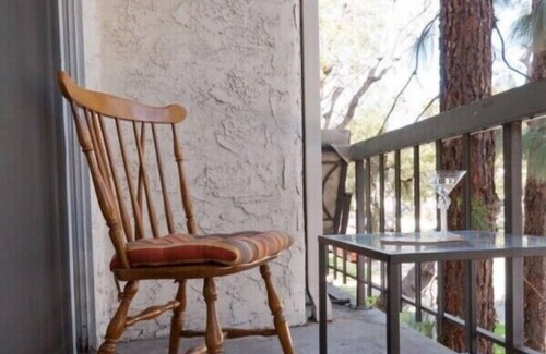 Westwood Condo | Private Condo - Walk to UCLA - Resort Style Living