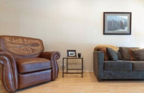 Westwood Condo | Private Condo - Walk to UCLA - Resort Style Living
