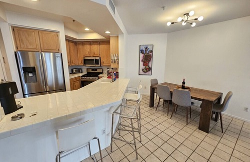 Ocean Park Condo | Private condo with cozy beach vibes in Venice!
