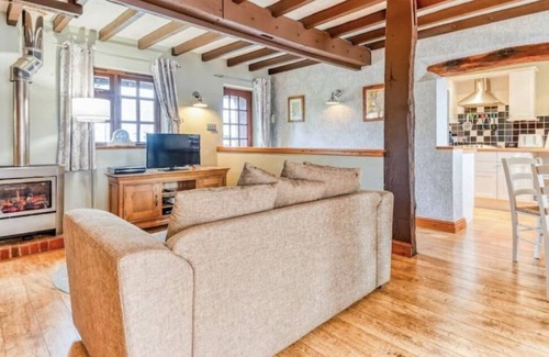 Cosford House | Private Cosy 1-Bedroom Cottage in Wheaton Aston, Staffordshire