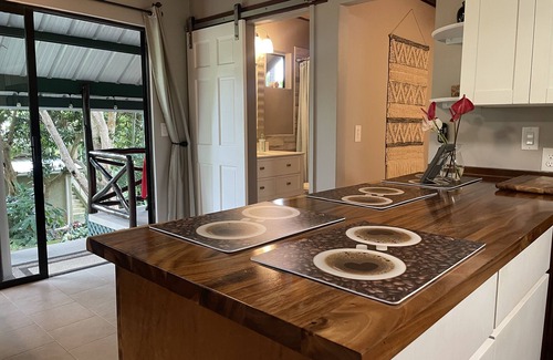 Honalo Cottage | Private cottage above Kona surrounded by coffee farms.