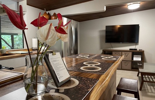 Honalo Cottage | Private cottage above Kona surrounded by coffee farms.