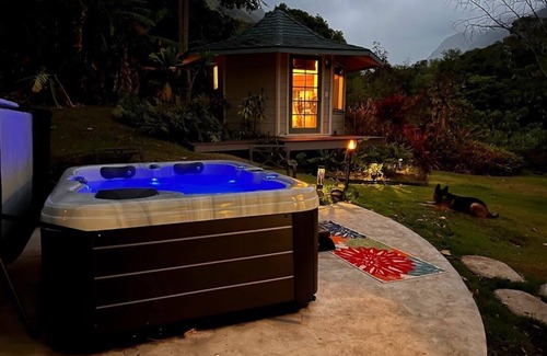 Wailuku Heights Cottage | PRIVATE COTTAGE/GAZEBO WITH HOTTUB