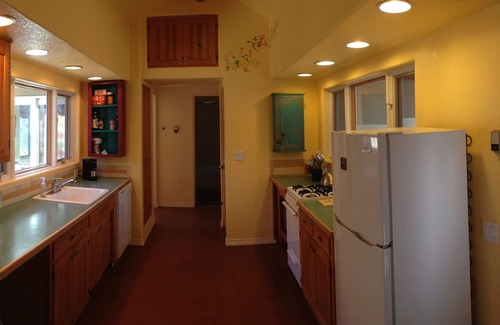 Jemez Springs Cottage | Private cottage located on the Jemez River and close to town.