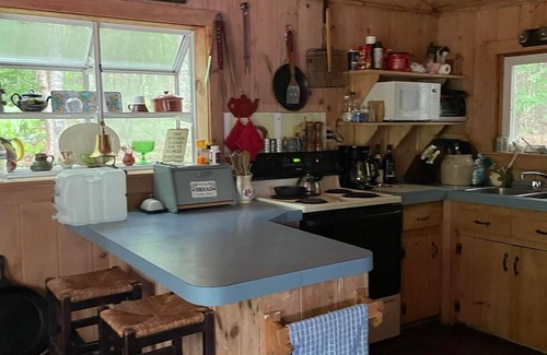 Mount Vernon House | Private Cottage on Torsey Lake