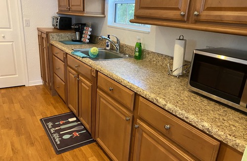 Orange City Cottage | Private Cottage w/Washer/Dryer Close to Many Area Attractions
