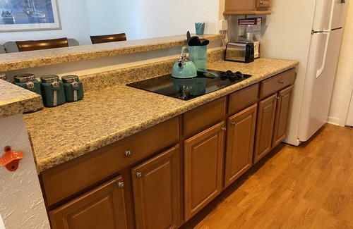 Orange City Cottage | Private Cottage w/Washer/Dryer Close to Many Area Attractions