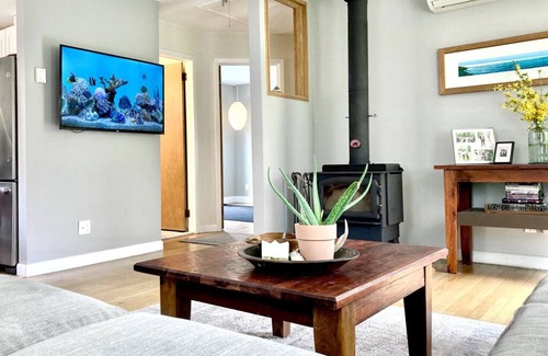 Montauk House | PRIVATE, COTTAGE, Water View! Pet Friendly, Fenced in yard, 2-Bd-1 Bth, A/C