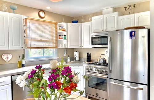 Montauk House | PRIVATE, COTTAGE, Water View! Pet Friendly, Fenced in yard, 2-Bd-1 Bth, A/C