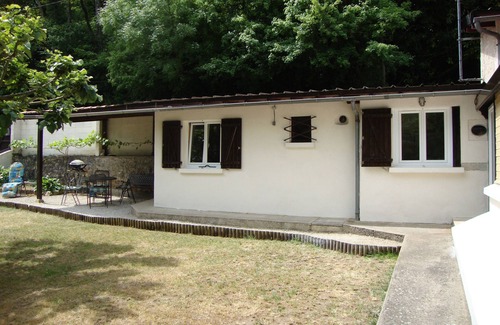 Civray Cottage | Private cottage with it's own fishing & pet friendly!