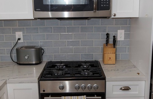 The Willows Cottage | Private Cottage with Chef's Kitchen & Washer/Dryer Near Palo Alto
