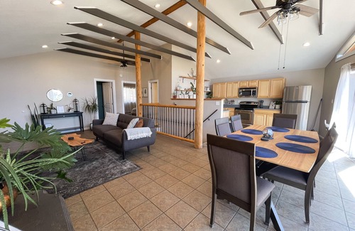 Cripple Creek House | Private Cozy Cabin, Mountain Peak Views & Theater Room!