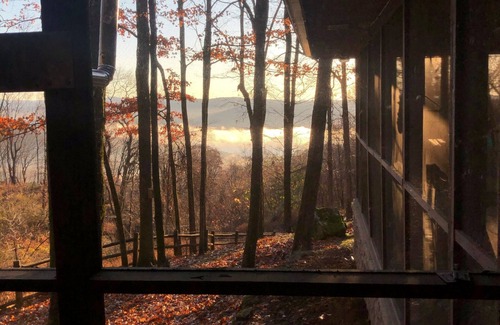 Mountainburg Cottage | Private Cozy Cottage in the woods with Sauna!