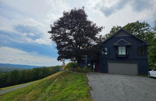 White River Junction House | Private deck facing the Green Mountain Valley