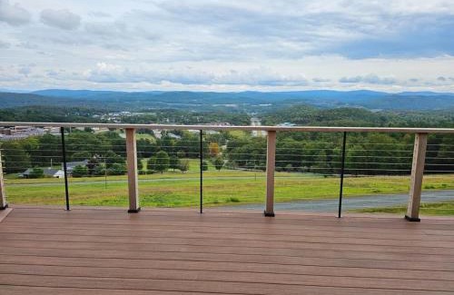 White River Junction House | Private deck facing the Green Mountain Valley