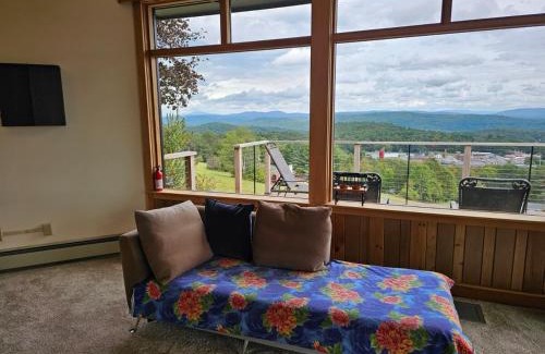 White River Junction House | Private deck facing the Green Mountain Valley