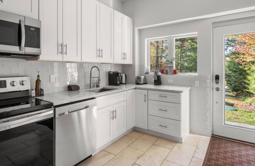 Morrisville Cottage | Private deck with pond view!