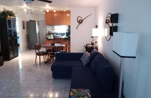 Coral Ridge Isles House | Private designer 8 room art getaway 2 Br-2Ba Full Kitchen Barbecue Patio Beach