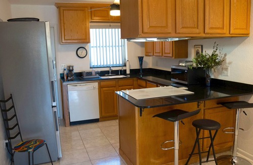 Coral Ridge Isles House | Private designer 8 room art getaway 2 Br-2Ba Full Kitchen Barbecue Patio Beach