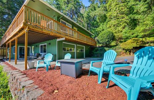 East Olympia House | Private Dock and Fire Pit Lakefront Gem in Olympia