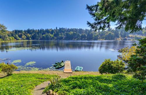 East Olympia House | Private Dock and Fire Pit Lakefront Gem in Olympia