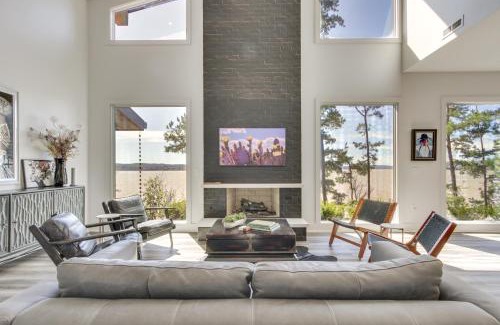 Waterloo House | Private Dock and River Views Modern Gem in Waterloo