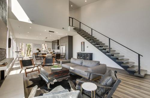 Waterloo House | Private Dock and River Views Modern Gem in Waterloo