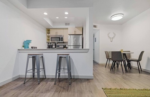 Clarksville Apartment | Private Downtown Austin Suite–King–UT–F1–ACL Fest