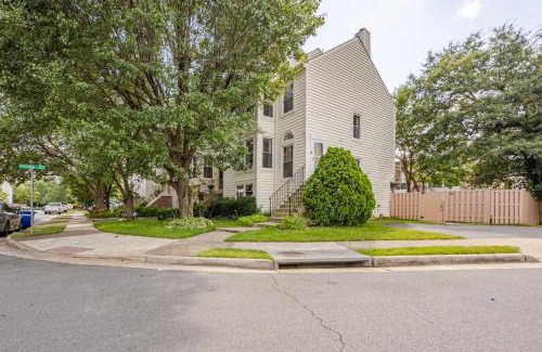 Herndon Apartment | Private Downtown Herndon Escape Full Amenities