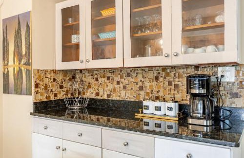 Herndon Apartment | Private Downtown Herndon Escape Full Amenities