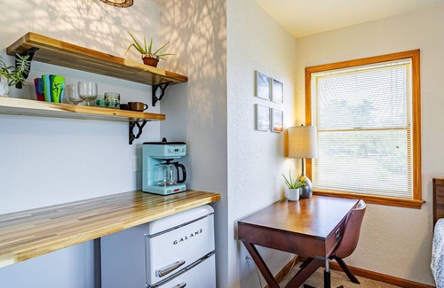 Kitty Hawk House | Private efficiency close to the beach & bay! Great for couples. Dog-friendly.