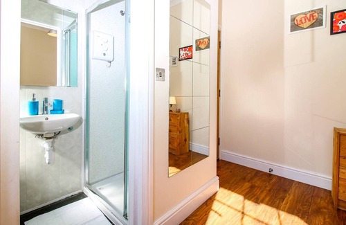 Spitalfields Apartment | Private en-suite at Liverpool street, Brick Ln