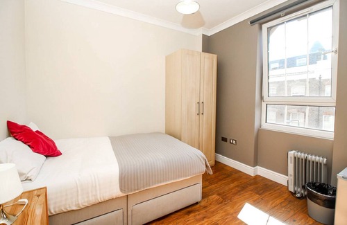 Spitalfields Apartment | Private en-suite at Liverpool street, Brick Ln