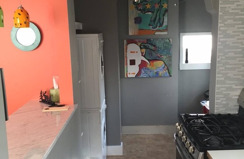 Mapleton Hill House | Private Entrances-Mapleton Hill Bungalow-Large Studio with Private Patio