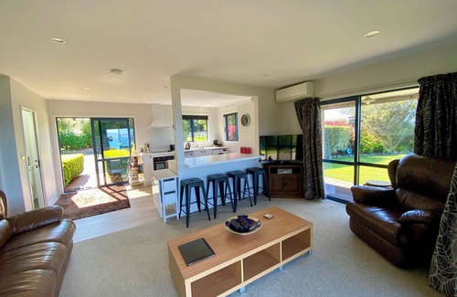 Kaikoura House | Private | Expansive Ocean and Mountain Views - KK2140, Private | Expansive Ocean and Mountain Views