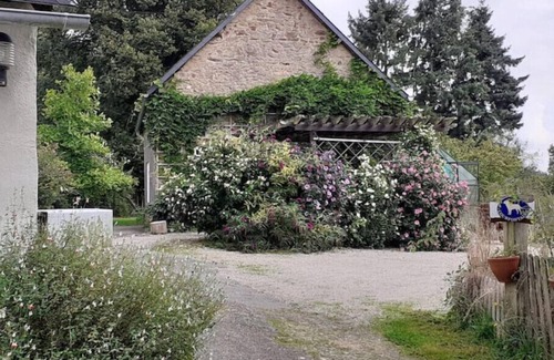 Saint-Pierre-sur-Orthe House | Private farmhouse for six in the countryside