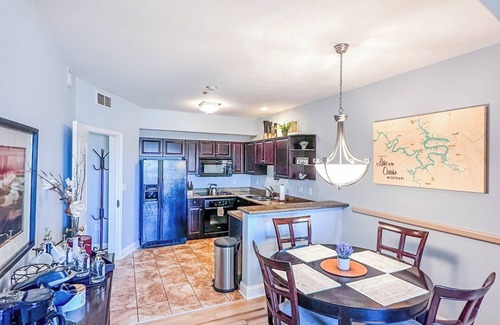 Lake Ozark Condo | Private Four Season Condo (2BED/2BATH/2 Balconies-Pool, Hottub, Golf, Spa, Marina-6PP)