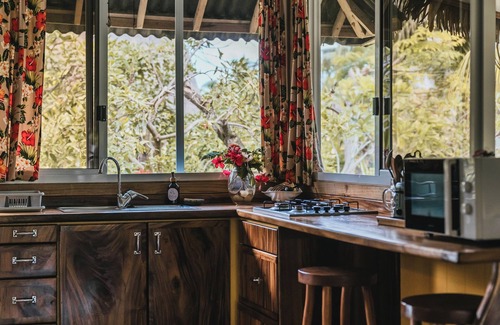 Fare House | Private garden bungalow just 200m from the beach