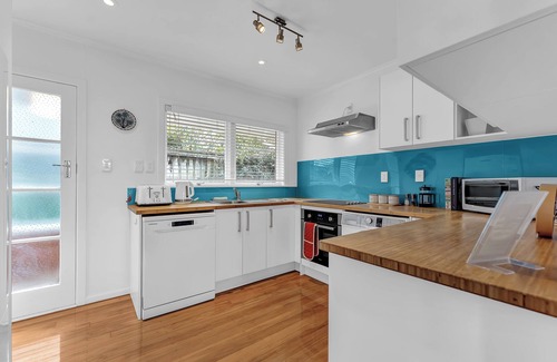 Devonport Apartment | Private Garden Minutes from Beaches