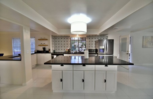 Green Valley House | Private gated Resort home near the strip! 3 NIGHT MIN