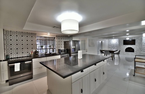 Green Valley House | Private gated Resort home near the strip! 3 NIGHT MIN