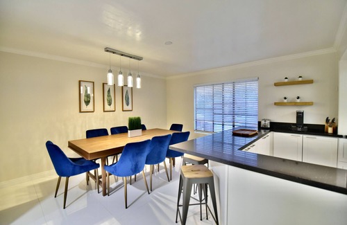 Green Valley House | Private gated Resort home near the strip! 3 NIGHT MIN