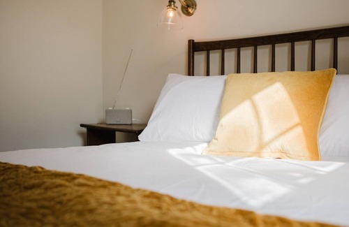 Axford Cabin | Private Room Above The Silks Pub (Room 1)
