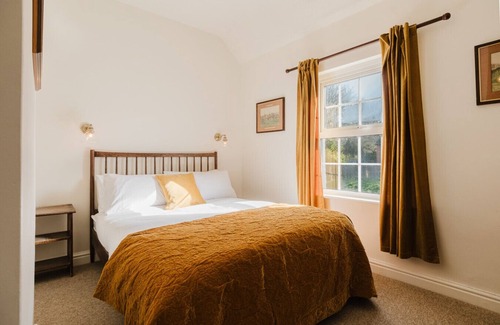 Axford Cabin | Private Room Above The Silks Pub (Room 1)