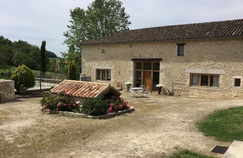 Sigoules House | Private gite for rent in a wine estate