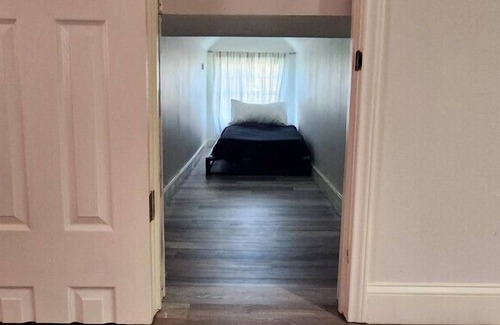 Denison Condo | Private Guest friendly Workspace
