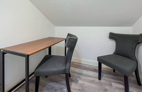 Denison Condo | Private Guest friendly Workspace