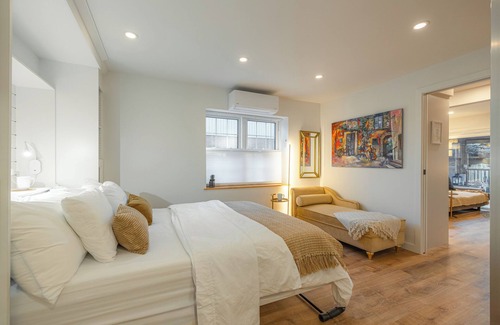 St. Catharines Bed & Breakfast | Private guest suite - near Niagara Falls